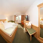 Schi- Und Wanderhotel Berghof Hotel
