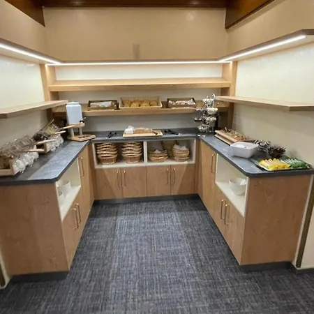 Schi- Und Wanderhotel Berghof فندق 4*