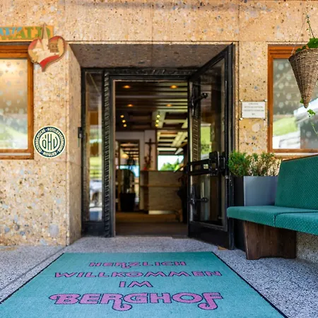 Schi- Und Wanderhotel Berghof Otel