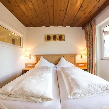 Schi- Und Wanderhotel Berghof Hotel 4*