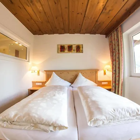 Schi- Und Wanderhotel Berghof Otel 4*