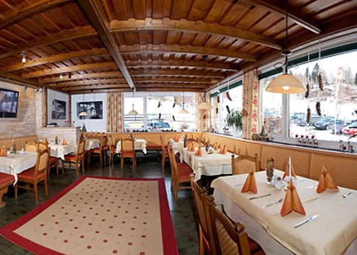 Schi- Und Wanderhotel Berghof Otel